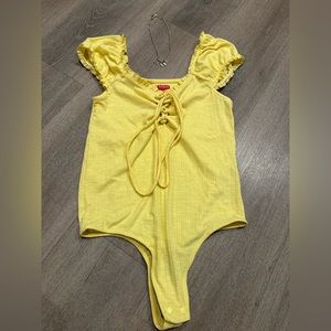 Guess yellow bodysuit & Necklace